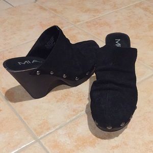 25% OFF... Suede leather clogs